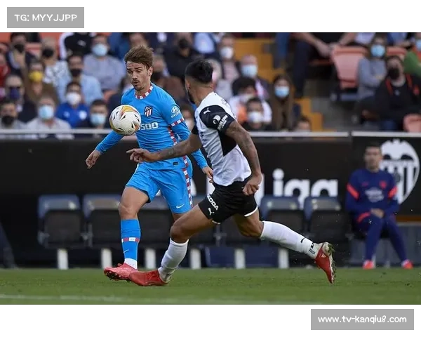 杜罗中柱瓦伦西亚错失领先，格列兹曼74分钟定胜局