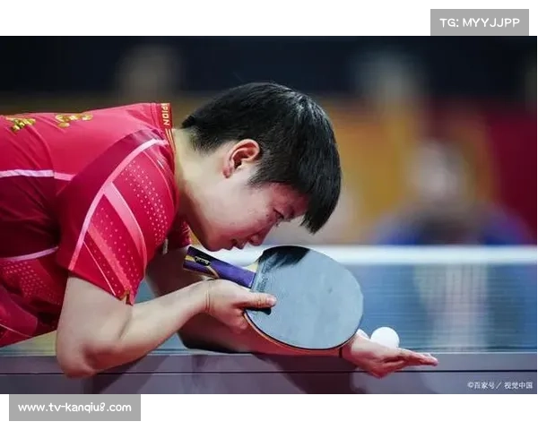 冬季比赛条件对技战术影响：雪地球场作战的适应性挑战